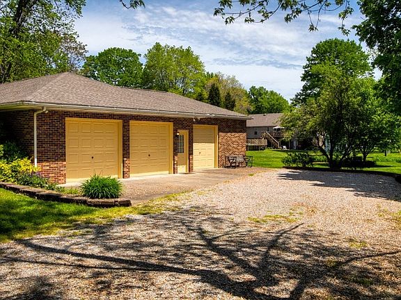 3 car side load garage