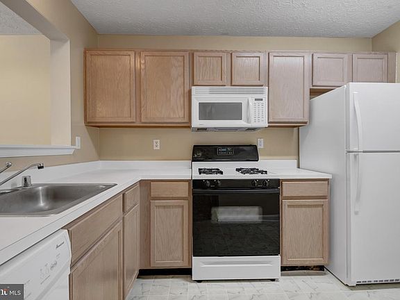 5th image of 50 Amberstone Ct APT A