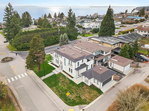 1113 Dolphin St, White Rock, BC V4B 4G6