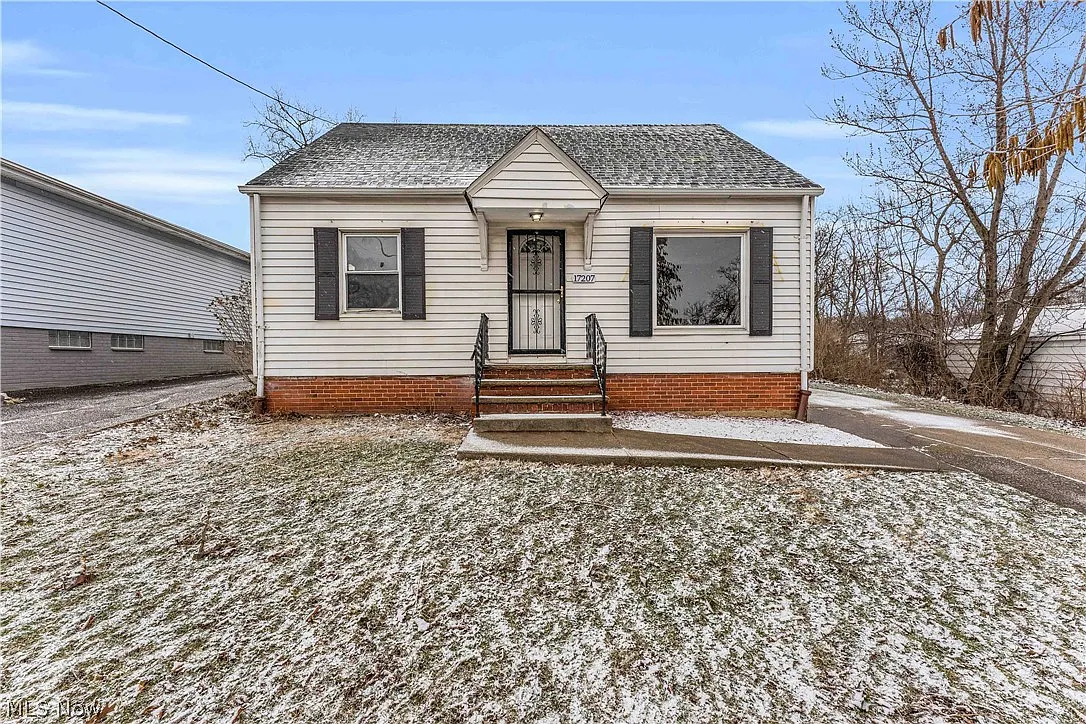 17207 Wayne Dr photo 1