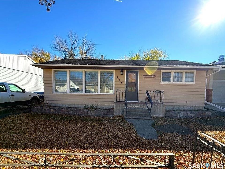 1st image of 317 5th Avenue W