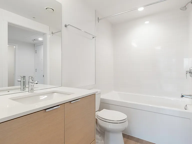 3655 Victoria Dr — Photo 21