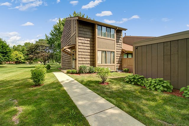 1st image of 690 E Woodfield Trl