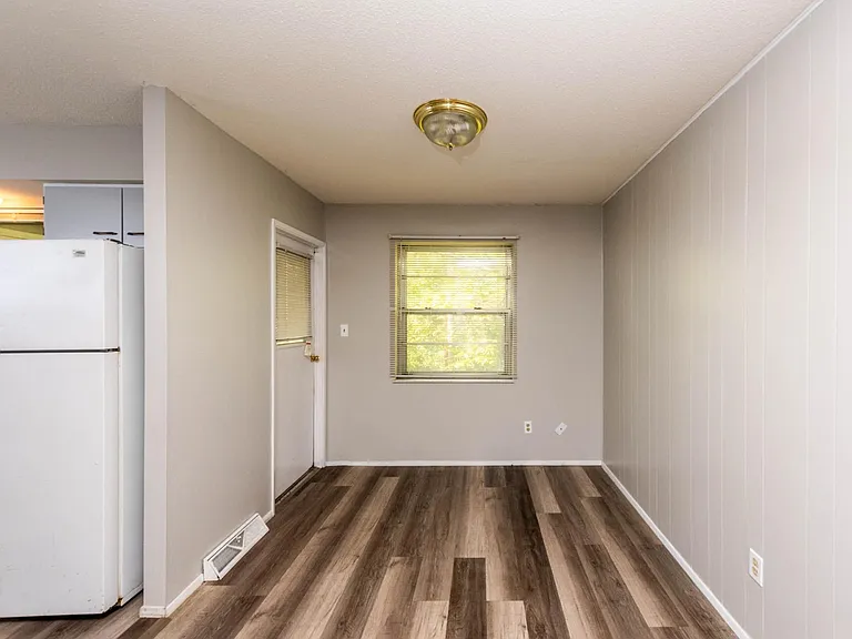 15 Regency Ct #15 — Photo 6