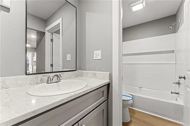 103 N Scanlan St — Photo 9