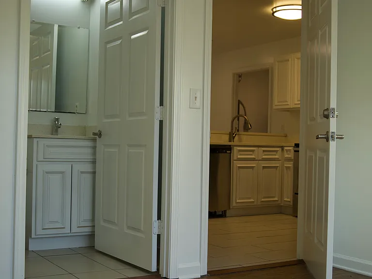 College Center Apartments — Photo 33