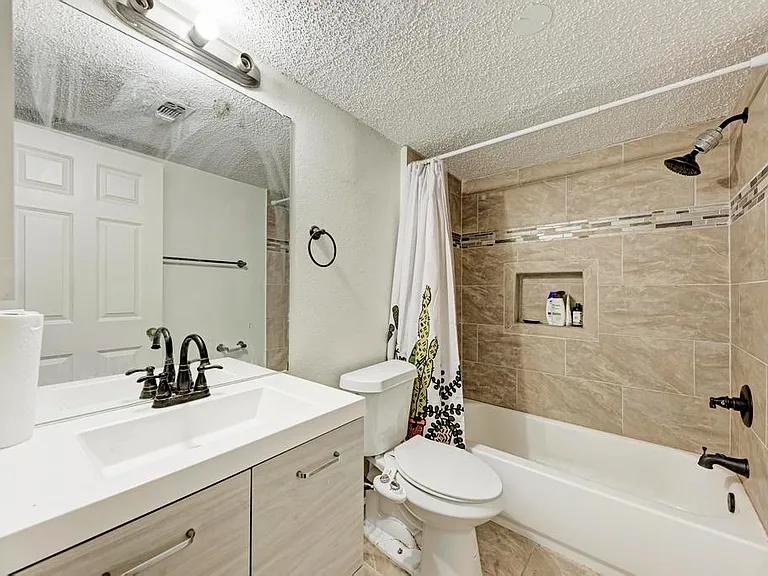 2401 Leon St #300 — Photo 19