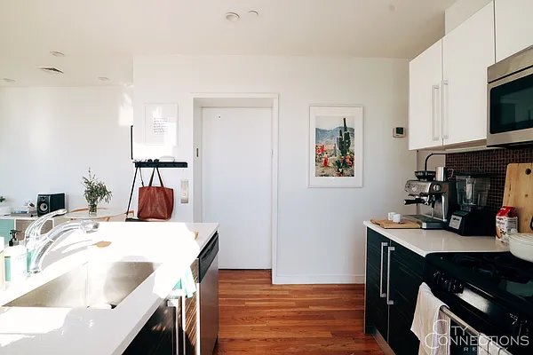 Rented by City Connections Realty | media 16