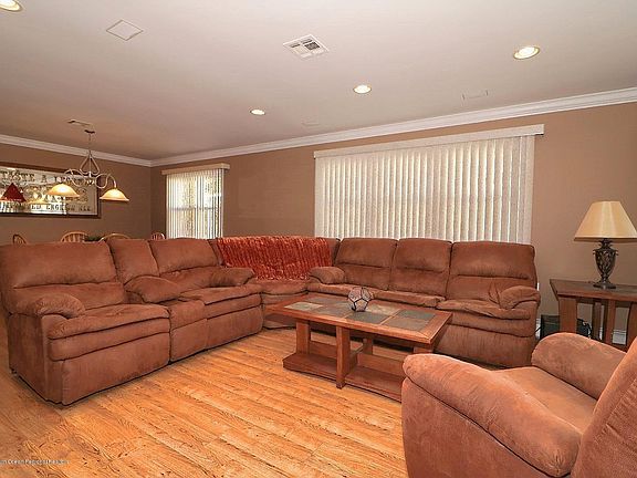 4th image of 301 Costa Mesa Dr