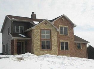 5513 Olde Massey Rd, Dubuque, IA 52003