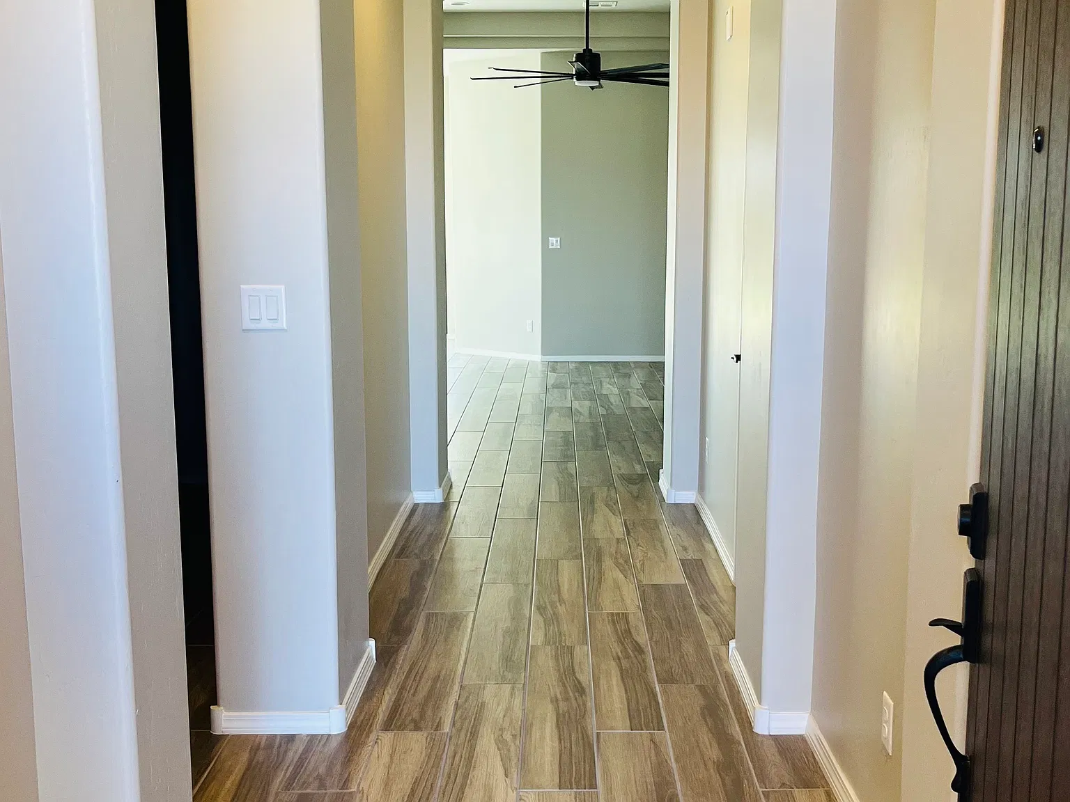 4 bed, 2127 sqft, $2,650 — Photo 2