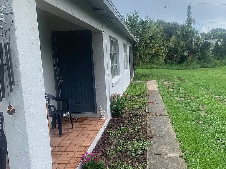 1674 NE Floridian Cir #B — Photo 7