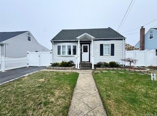 315 Cedar Court, Copiague, NY 11726