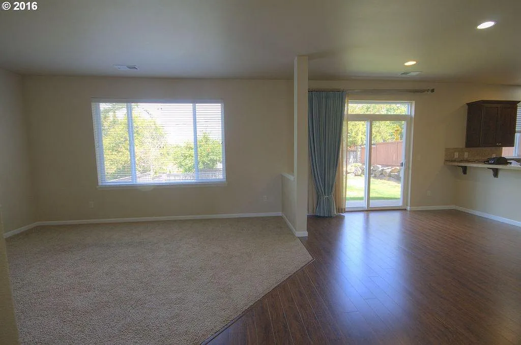 5 bed, 2378 sqft, $3,475 — Photo 3