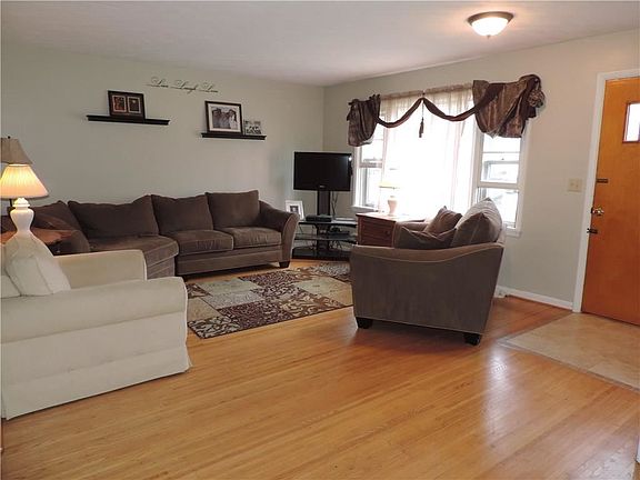 2nd image of 29 Dellwood Dr