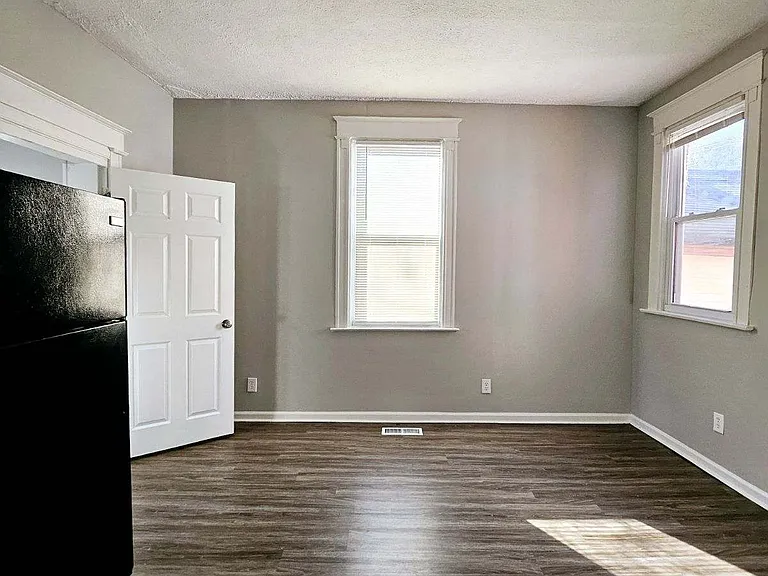 2422 Warren St — Photo 3