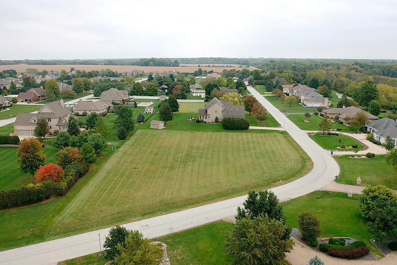 1040 Country Ln photo 1