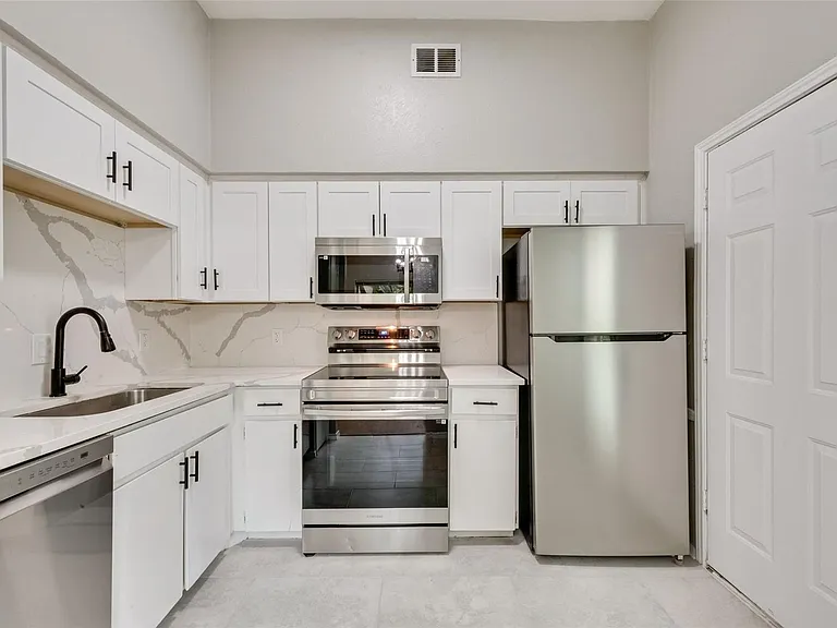 10406 High Hollows Dr #226 — Photo 3