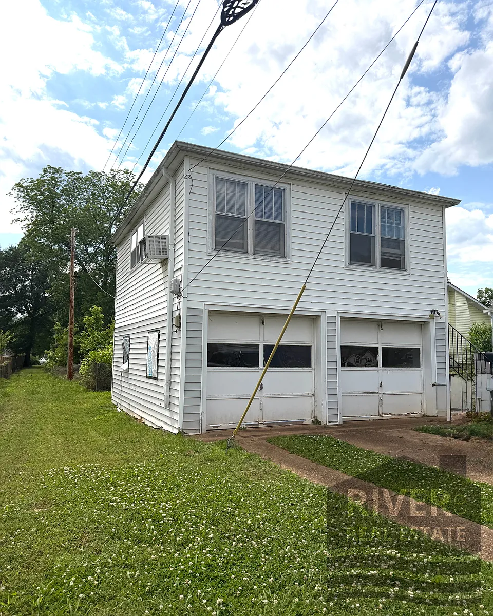 Building Photo - 405 N East St