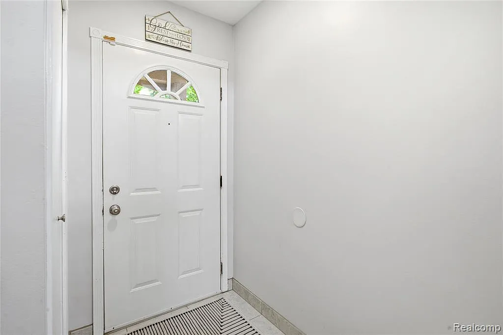 2 bed, 2.5 bath, 2591 sqft, $3,200 — Photo 3