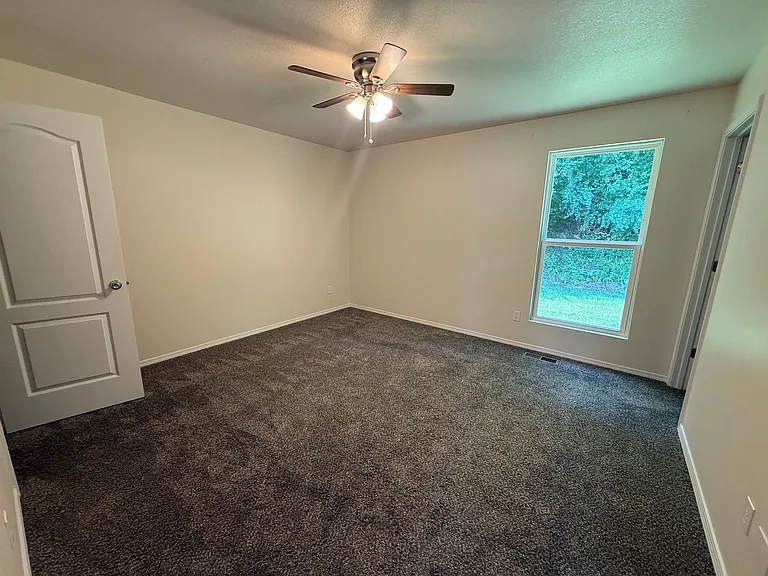 923 Foster Ct — Photo 11
