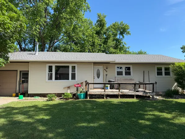 426 E 13th Ave, Mitchell, SD 57301