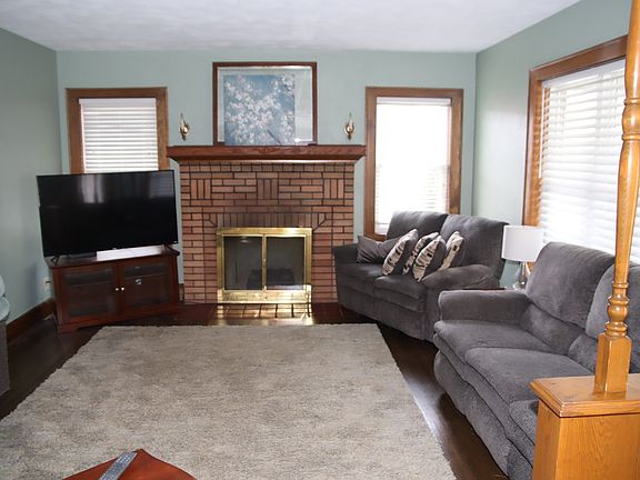 3rd image of 150 S Main St