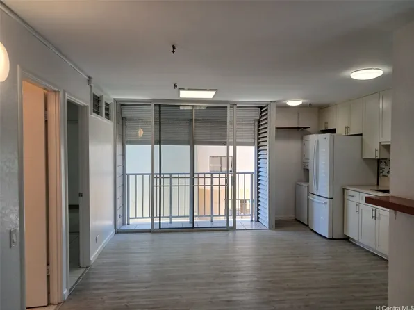 1226 Alexander St APT 604, Honolulu, HI 96826