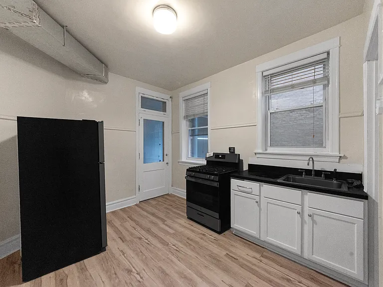 1353 W Catalpa Ave #1 — Photo 4