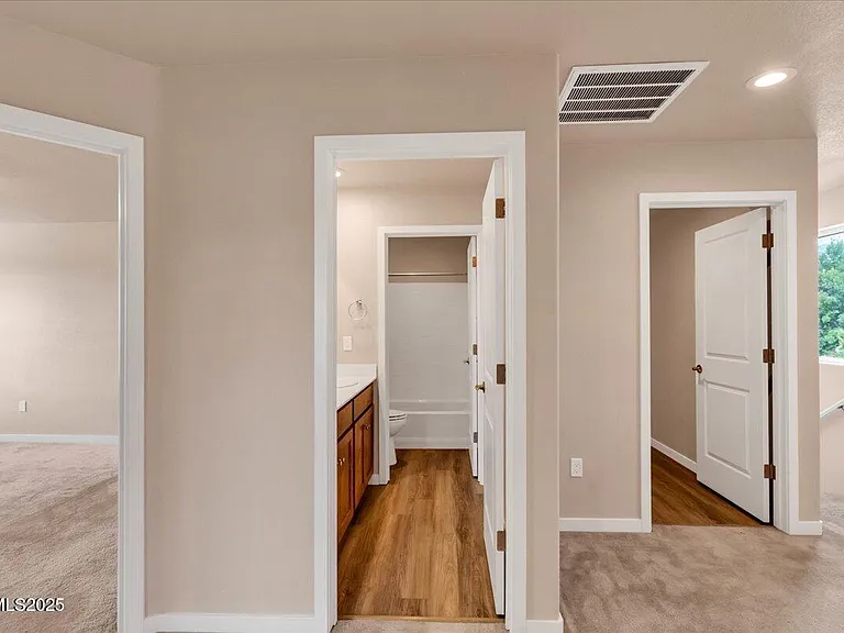 916 Garden Ct — Photo 15