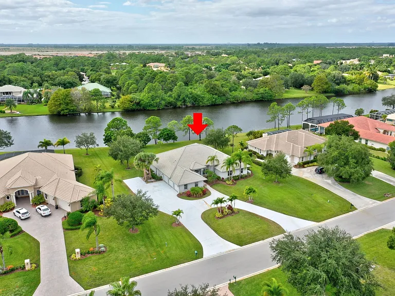 8028 Plantation Lakes Dr — Photo 57