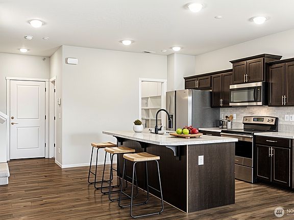 4th image of 18731 108th Avenue E