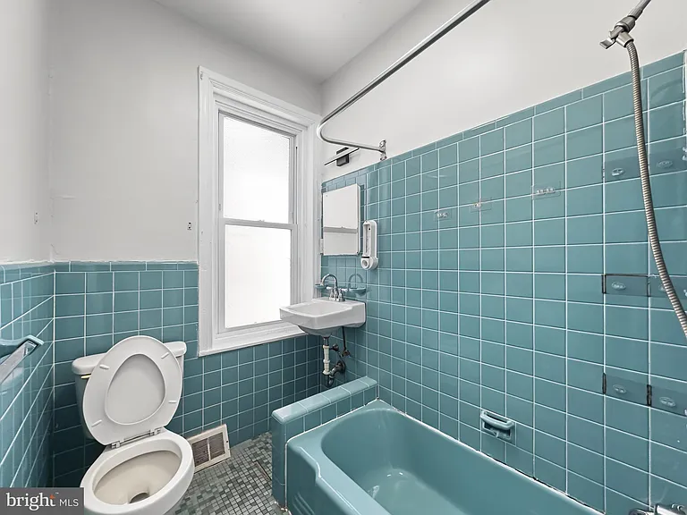 2023 N Gratz St — Photo 17