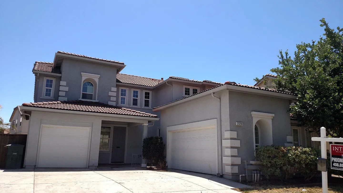 2329 S Fallbrook Dr photo 1