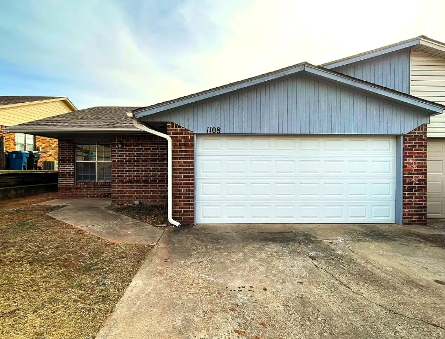 Charming 3-Bed / 2-Bath Duplex in the Heart of Midwest City! — Photo 1