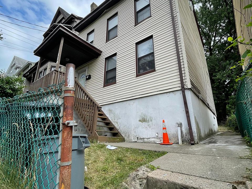 FRONT OF SINGLE FAM HOUSE