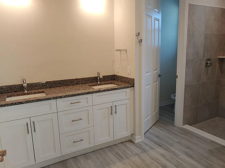 2082 Paragon Cir W — Photo 10