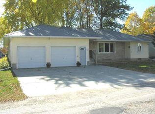 304 W Spring St, Stacyville, IA 50476