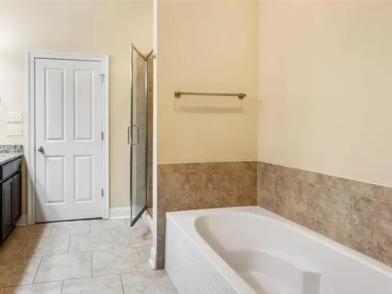 18145 River Birch Dr — Photo 11