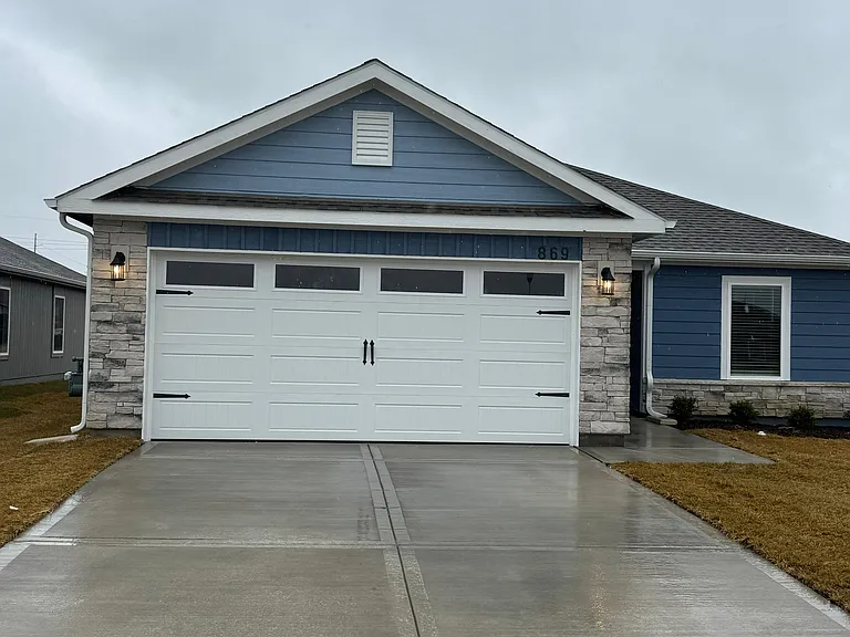 893 N Buckeye St — Photo 1
