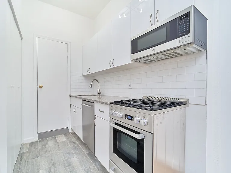 326 E 74th St #8 — Photo 2