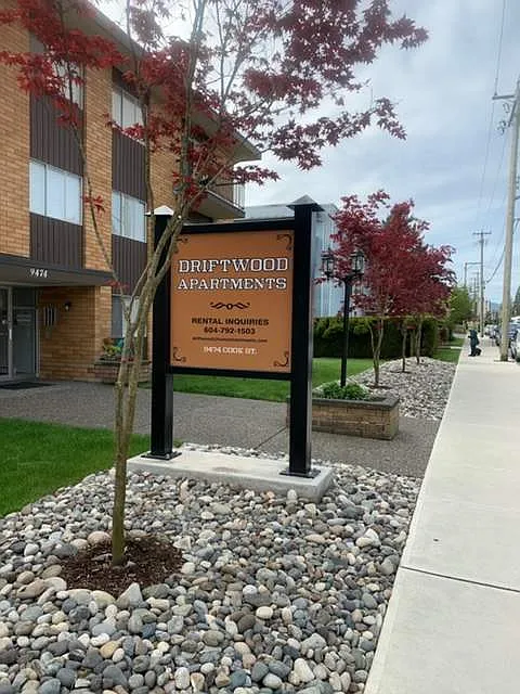 Driftwood Apartments — Photo 2
