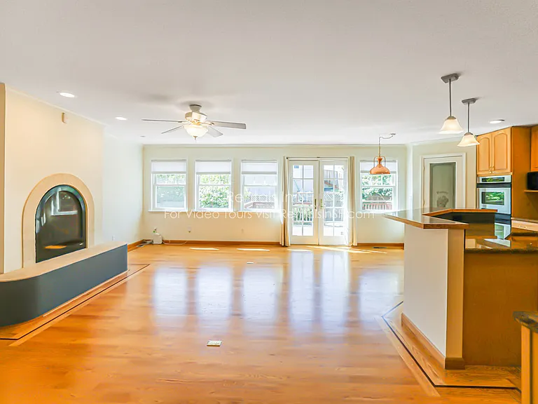 1677 Holly Ave — Photo 10