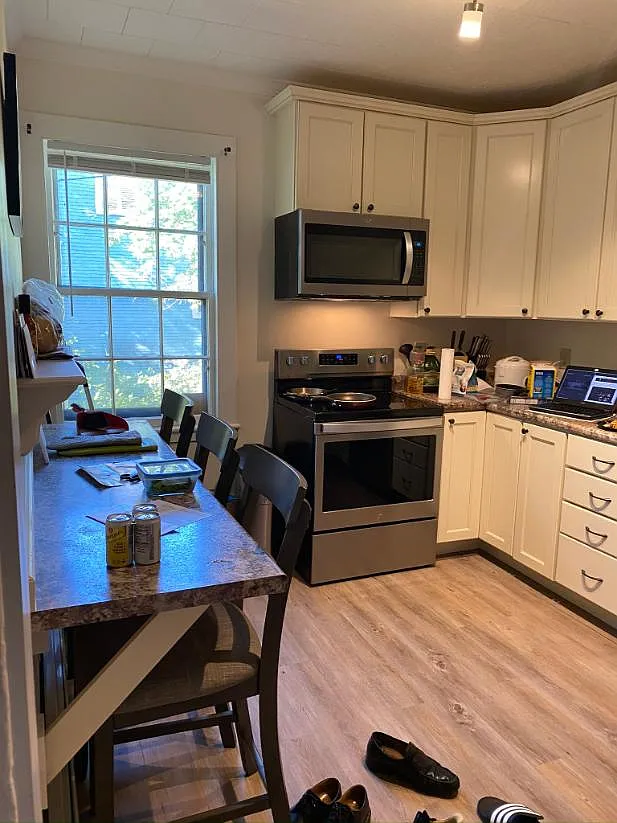 3 bed, 800 sqft, $3,300 — Photo 3