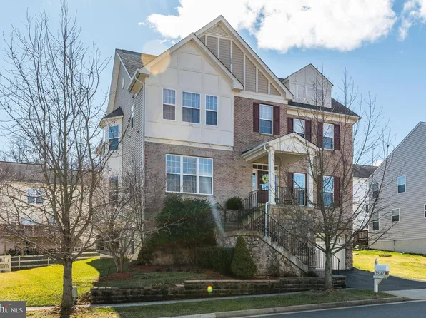 35527 Sarasota St, Round Hill, VA 20141