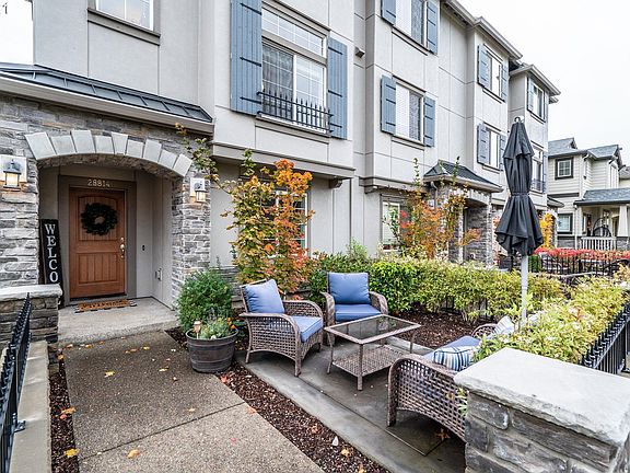 Front courtyard.