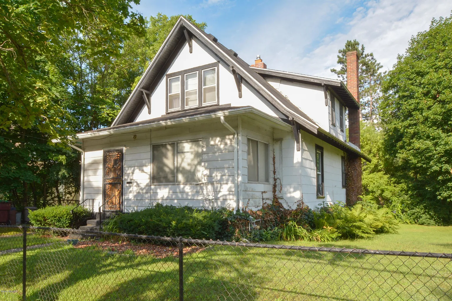 271 Howland St photo 1