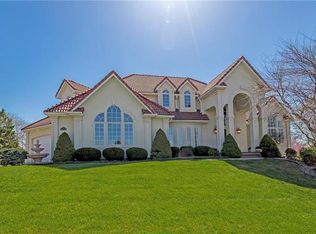 6505 Ridge Rd, Parkville, MO 64152