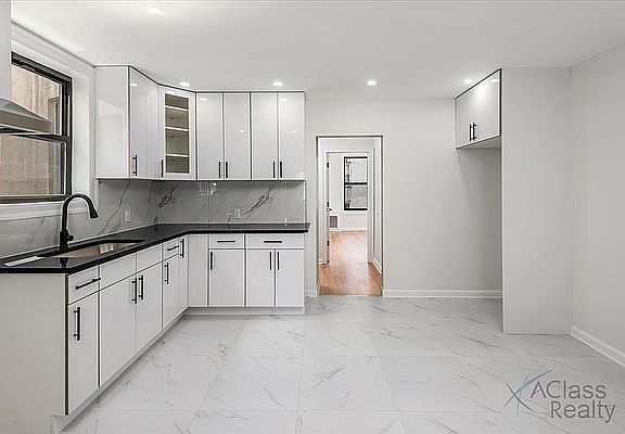 4th image of 33-14 Ditmars Blvd #3A