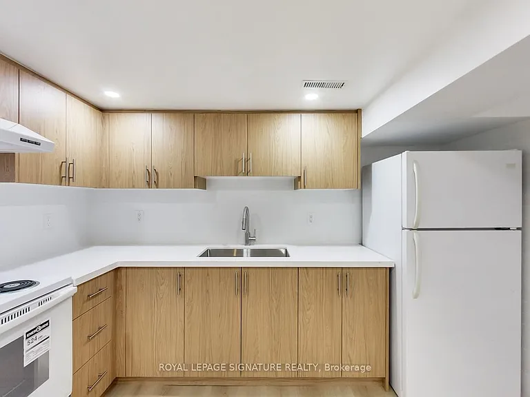896 Bathurst St #BASEMENT — Photo 22